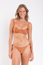 Load image into Gallery viewer, Model Front: Rio De Sol Bottom Bottom Nocciola Italy