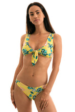 Load image into Gallery viewer, Model Front: Rio De Sol Set Florescer Highleg