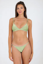Load image into Gallery viewer, Model Front: Rio De Sol Top Top Oliva Tri-Fixo