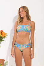 Load image into Gallery viewer, Model Front: Rio De Sol Bottom Bottom Treetop Madrid
