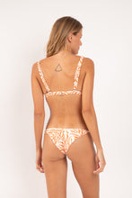 Load image into Gallery viewer, Model Back: Rio De Sol Top Top Sahari Alba