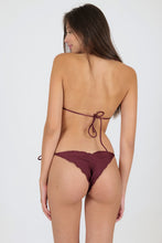 Load image into Gallery viewer, Model Back: Rio De Sol Top Top Barolo Frufru