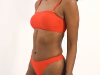 Load and play video in Gallery viewer, Video: Rio De Sol Set Set Rouge Bandeau-Reto Nice-Fio