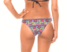 Load image into Gallery viewer, Model Back: Rio De Sol Bottom Calcinha Folk Strappy
