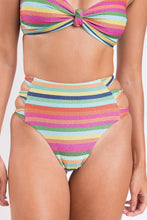 Load image into Gallery viewer, Image 09: Rio De Sol Set Set Supercolor Bandeau-Joy Highwaist-Spin
