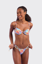 Load image into Gallery viewer, Model Front: Rio De Sol Bottom Bottom Square Pipa
