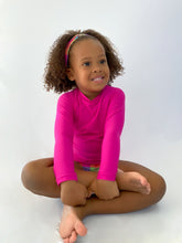 Load image into Gallery viewer, Model Front: Rio De Sol Rash Guard Amaranto Rash-Guard Kids
