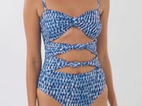 Load and play video in Gallery viewer, Video: Rio De Sol One-Piece Chuva Stella
