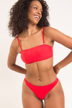 Load image into Gallery viewer, Image 09: Rio De Sol Set Set Rouge Bandeau-Reto Nice-Fio
